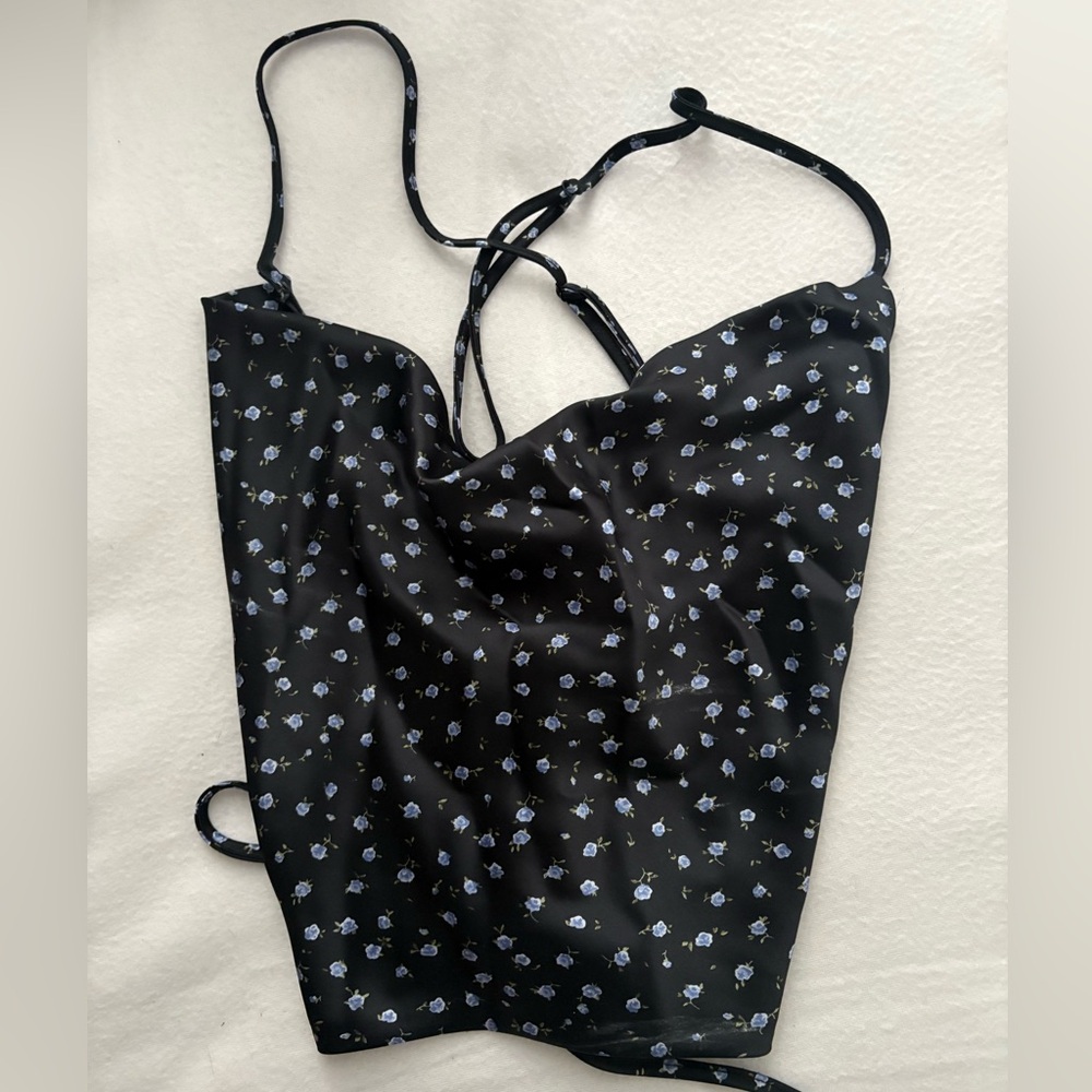 2/10 ✨Cowl front lace up back top garage